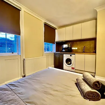 C.London, Zone 1. Double Studio, Moments From Oxford St